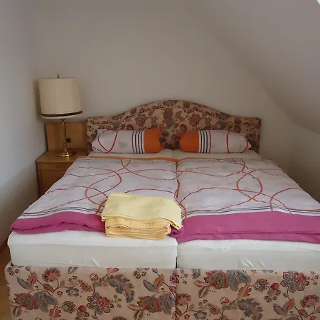 斯塔茂尔河畔公寓 *