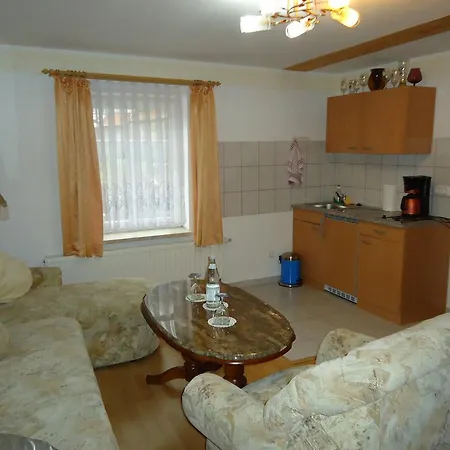 斯塔茂尔河畔公寓 公寓 *